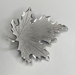 Sterling silver 925 Bond Boyd Maple leaf floral etched brooch
